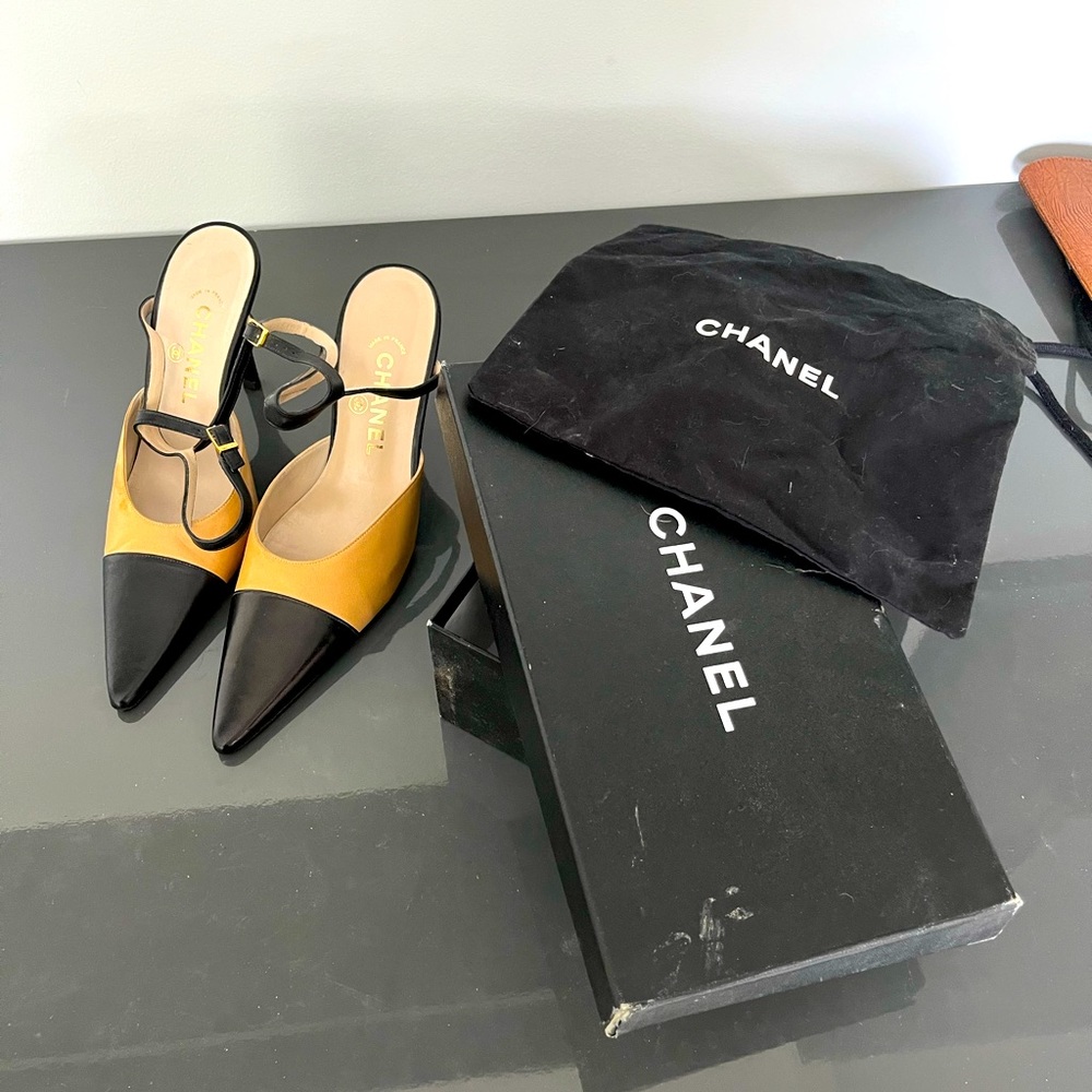 CHANEL Two-Tone Black and Mustard Yellow Slingback Heels